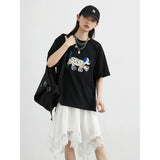 Lockeres kurzes T-Shirt mit Hundestickerei