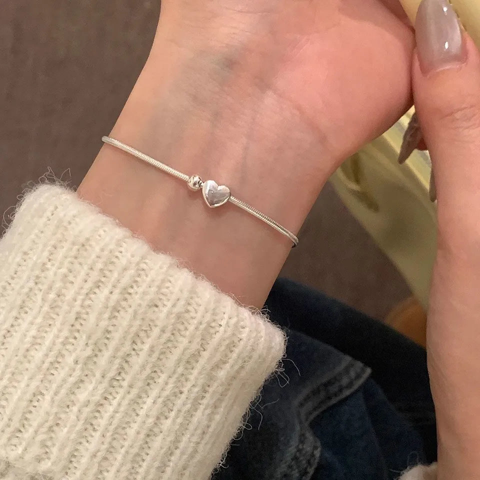 Niedliches minimalistisches Herzarmband aus Sterlingsilber für Damen
