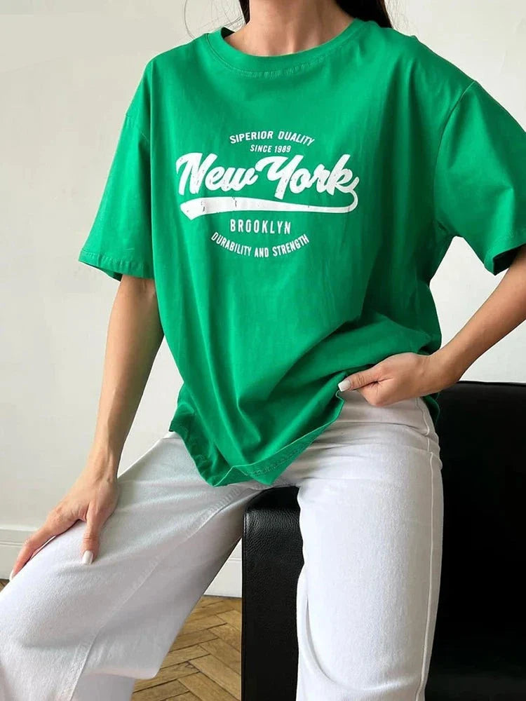 T-Shirt mit lebendigem New York-Grafikmotiv
