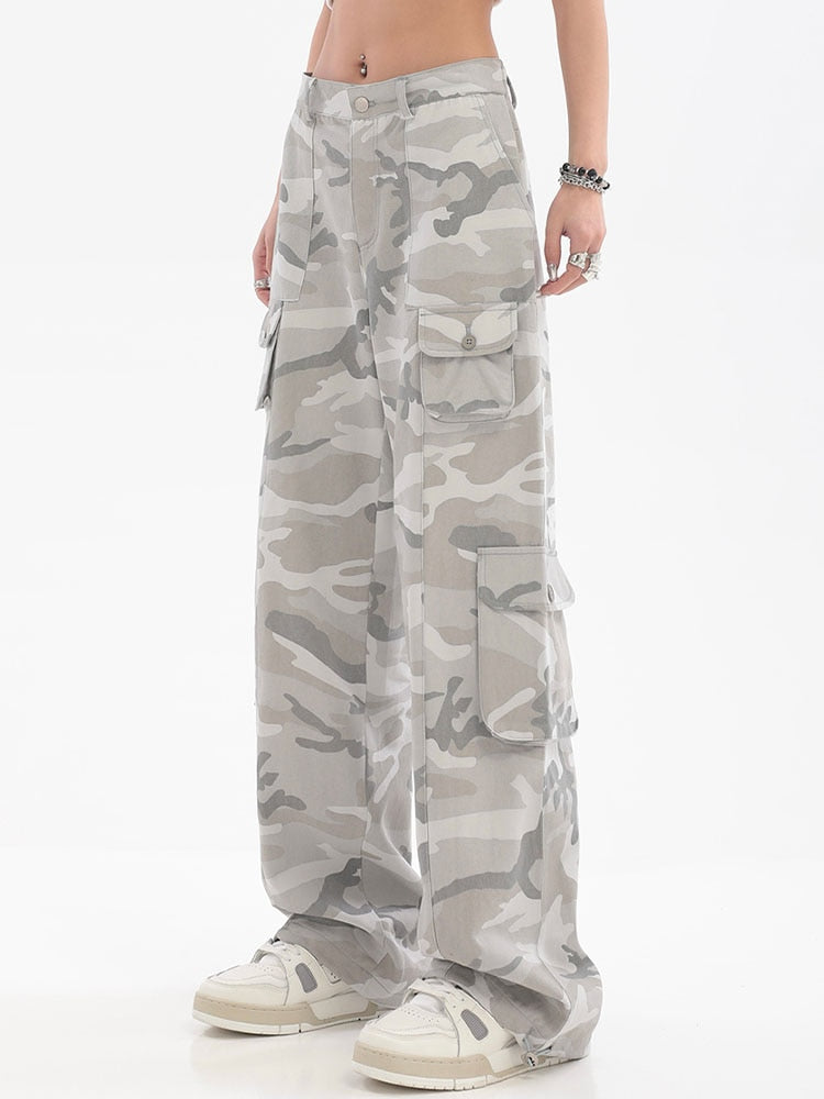 Weite Camouflage-Jogginghose