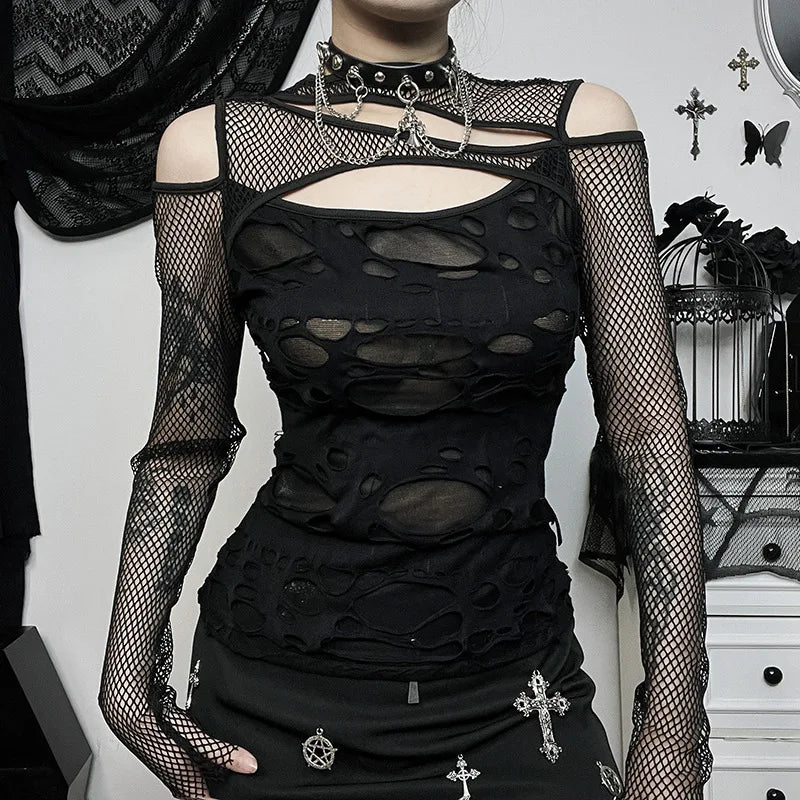 T-shirt patchwork en résille effilochée style gothique sombre