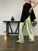 Satinhose mit weitem Bein
