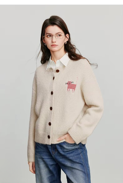 Cardigan femme à boutons brodés et patchwork chat