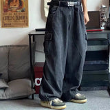 Perfekt sitzende, lockere Retro-Jeans mit weitem Bein.
