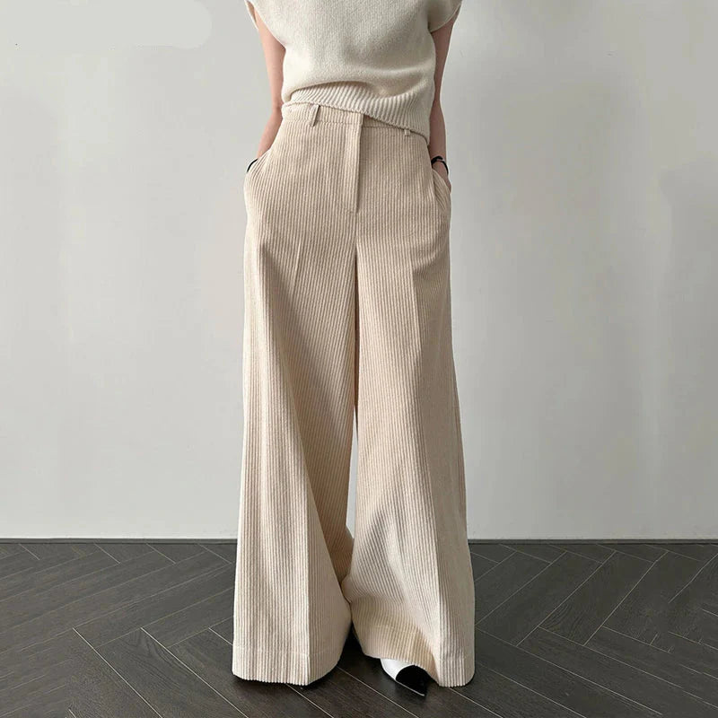Bequeme Cordhose mit weitem Bein