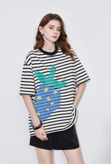 T-shirt femme à rayures et broderie fraise