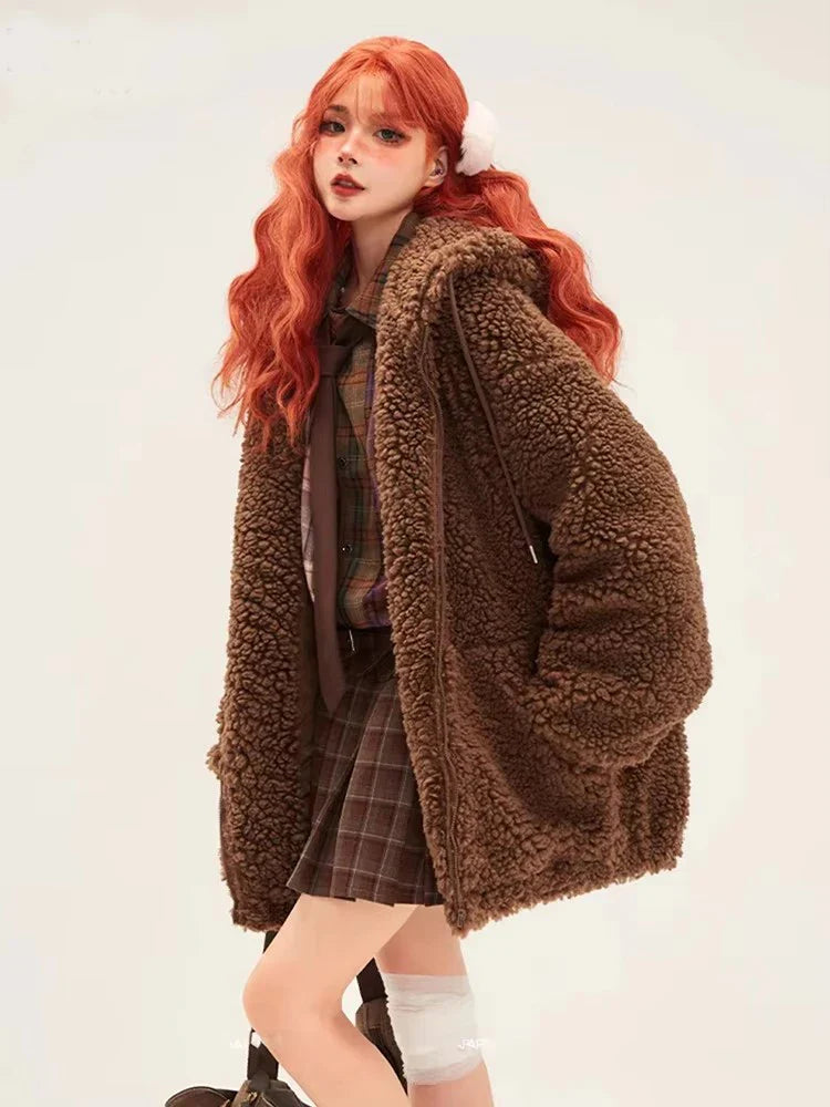 Veste en fausse fourrure épaisse marron représentant un ours
