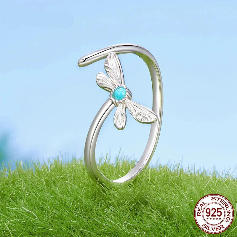 Eleganter, verstellbarer Statement-Ring mit türkisfarbenem Libellenmotiv