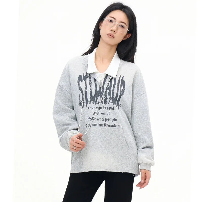 Y2K Retro Langarmshirt mit grauem Buchstabenprint