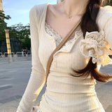 T-Shirt mit süßem Blumenmuster und Patchwork-Spitze