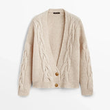 Damen-Strickjacke mit zartem Blumenmuster