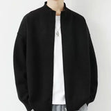 Lässiger, schmal geschnittener Pullover mit Stehkragen und Reißverschluss