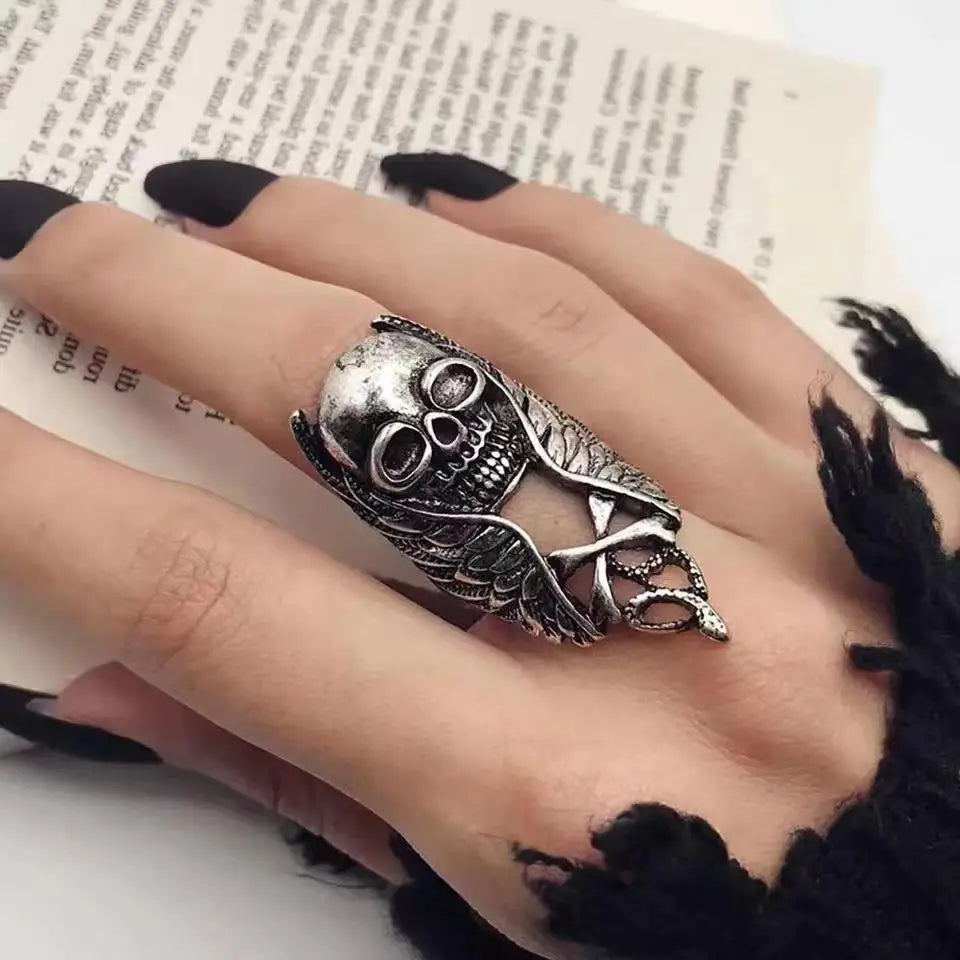 Gothic Retro Skull Wings Knuckle Ring