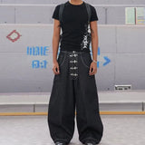 Leichte, hochgeschnittene Jeans mit weitem Bein