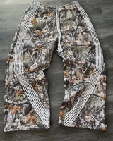 Jogginghose mit Camouflage-Muster, grau, bestickt