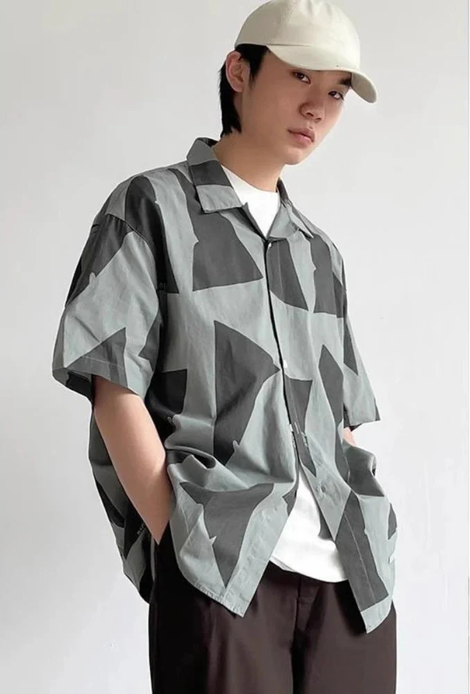 Y2K Street Style Kurzarmhemd in Marineblau mit geometrischem Print