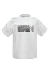 Dekonstruiertes T-Shirt mit Nieten und Riemen 
