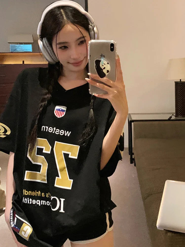 레트로 스타일 레터링 그래픽 브이넥 티셔츠