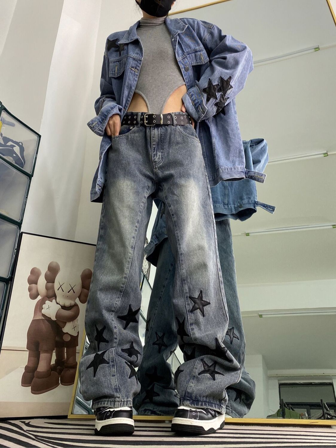 Bestickte Sternen-Jeans mit geradem Bein, blau