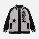 Strickjacke mit gotischem Buchstaben- und Sternenmuster
