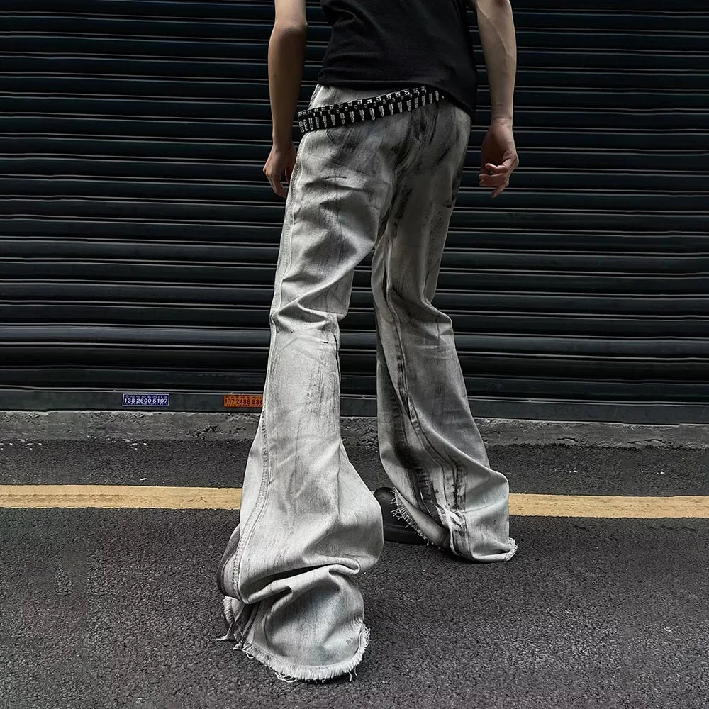 Bunte, ausgestellte Jeans mit Farbverlauf