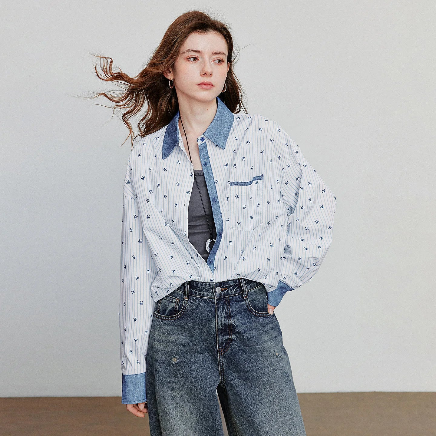Chemisier femme en patchwork de denim imprimé à rayures et nœud papillon