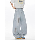 Streetwear-Style: Oversized-Jeans im 2000er-Jahre-Look