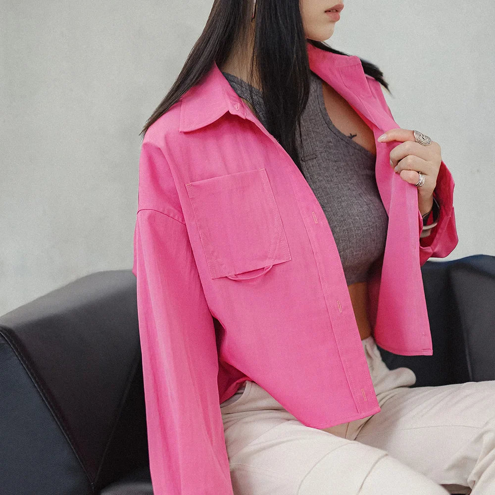 Chemise rose à manches longues et revers