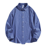 Chemise de travail classique à carreaux pour homme, idéale pour les étudiants.
