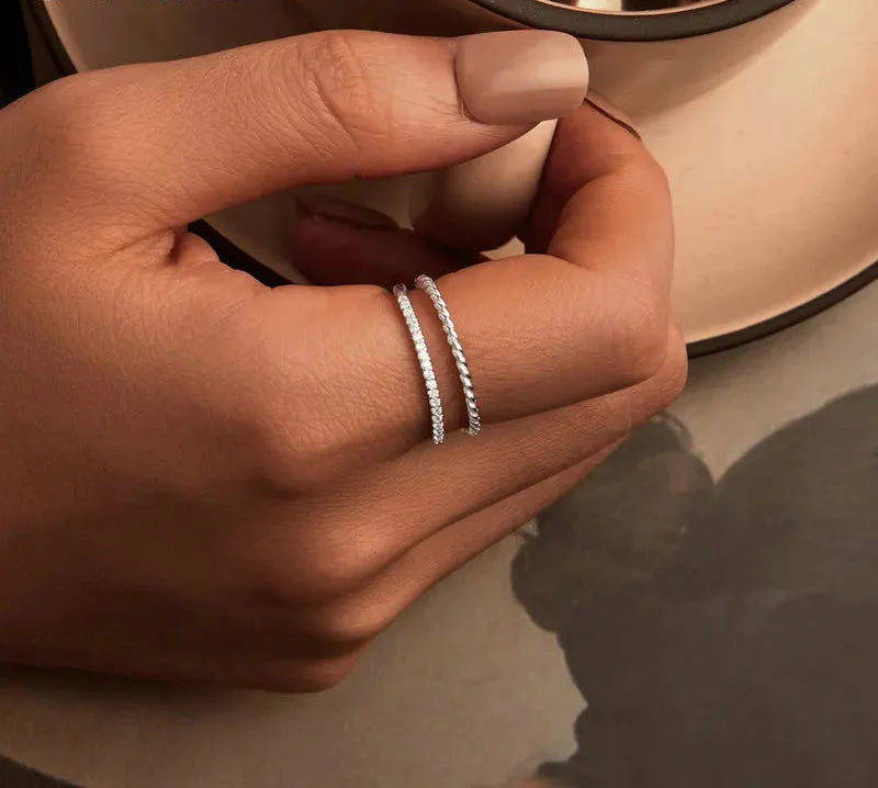 Eleganter Stapelring aus Weißgold