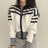 Schicker, gestreifter Vintage-Cardigan für Damen, kurz geschnitten