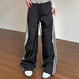 Retro-Sweatpants mit Seitenstreifen im Fallschirmjäger-Stil