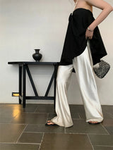 Satinhose mit weitem Bein