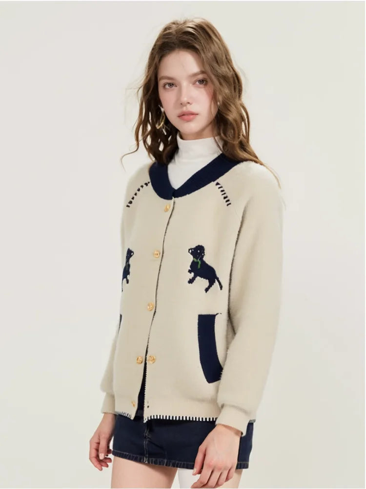Kuschelige Strickjacke mit Jacquardmuster und französischem Welpenmotiv