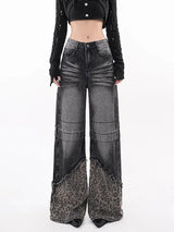 Minimalistische High-Waist-Jeans mit Leopardenmuster