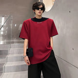 Vielseitiges, stylisches Kurzarm-T-Shirt mit Farbkontrasten