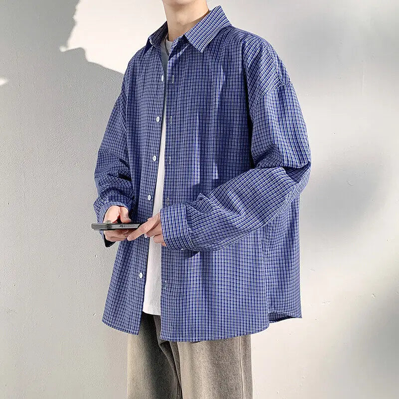 Chemise de travail classique à carreaux pour homme, idéale pour les étudiants.