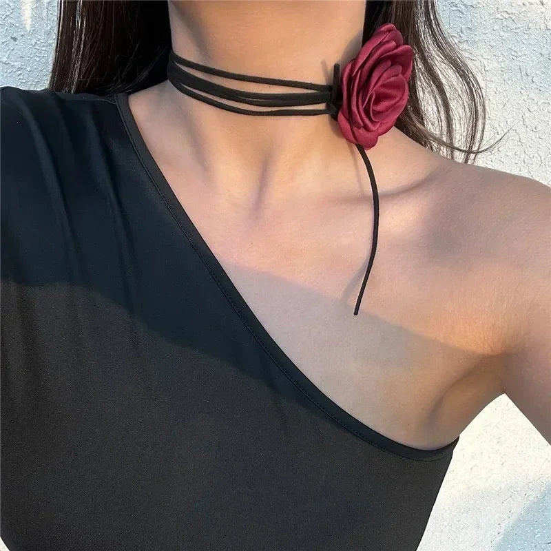 Collier vintage à grande rose