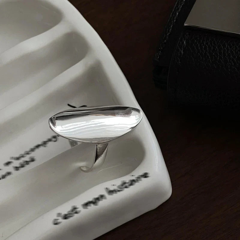 Minimalistischer Schmuck – Geschenk: Silberner geometrischer Ring