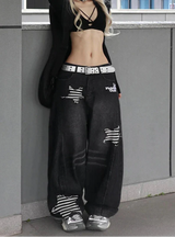 Figurschmeichelnde Jeans mit japanischer Sternenstickerei aus dem Jahr 2000