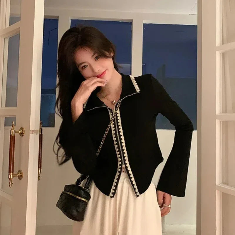 Lässiger schwarzer Strick-Shortcardigan für Damen