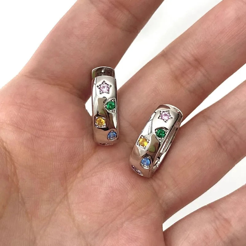 Mehrfarbiger Ohrring aus Sterlingsilber mit geometrischem Zirkonia-Motiv