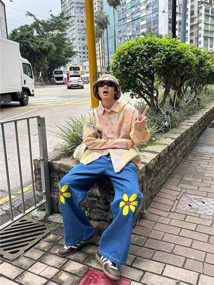 Mühelose Jeans mit weitem Bein und blauem Gänseblümchenmuster