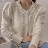 Elegante Strickjacke mit Perlenbesatz und Puffärmeln