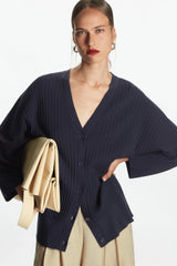 Vintage-Strickjacke im ätherischen Herbst-Stil mit Rippstrick und langen Ärmeln