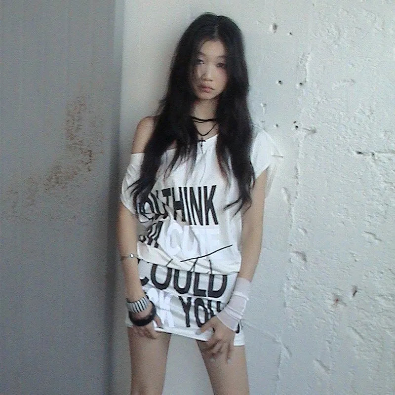 Vintage Grunge Ästhetik Off-Shoulder T-Shirt