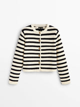 Lässiger, trendiger und luftiger Strickcardigan für Damen im Herbst