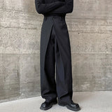Drapierte Hose mit Schlitz vorne