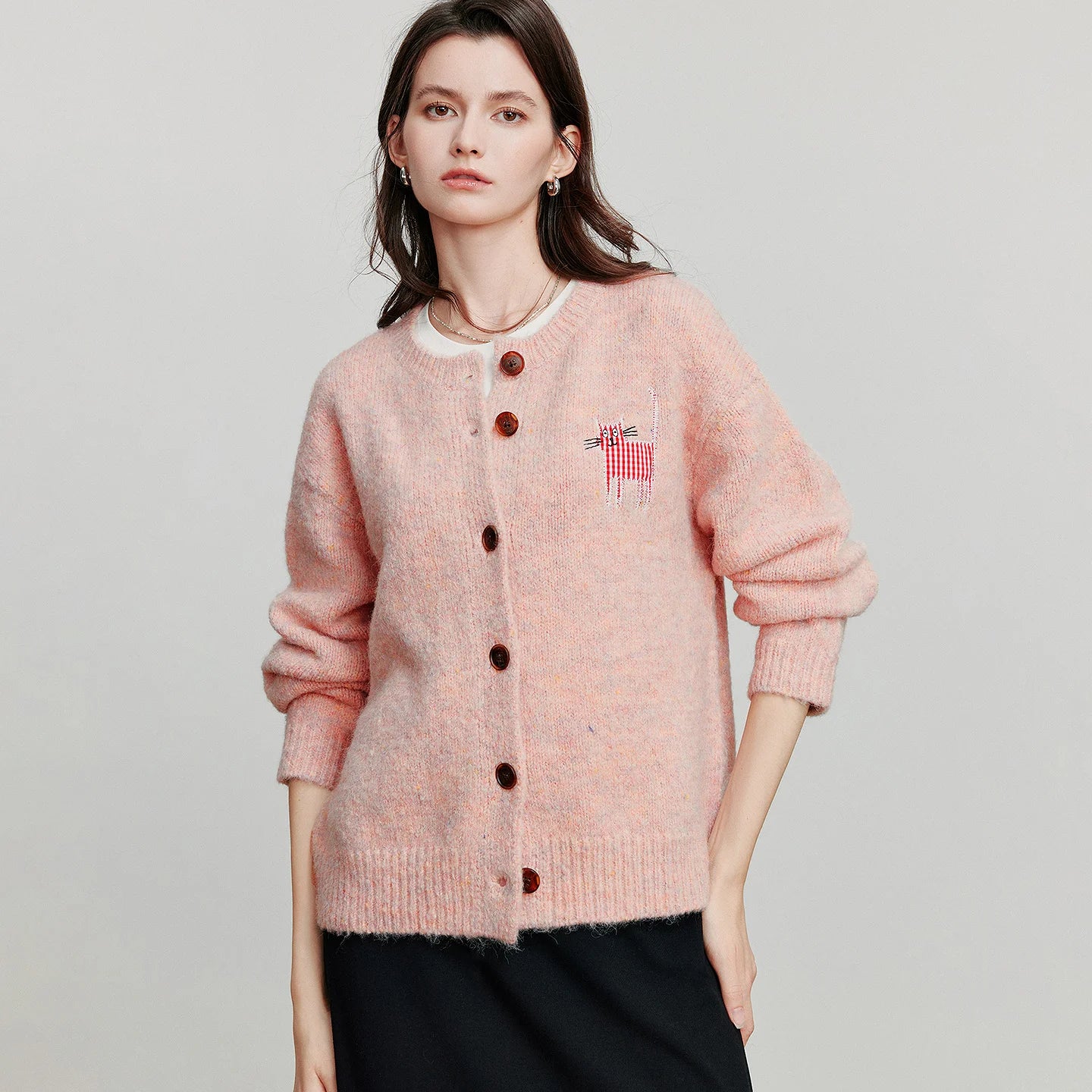 Cardigan femme à boutons brodés et patchwork chat