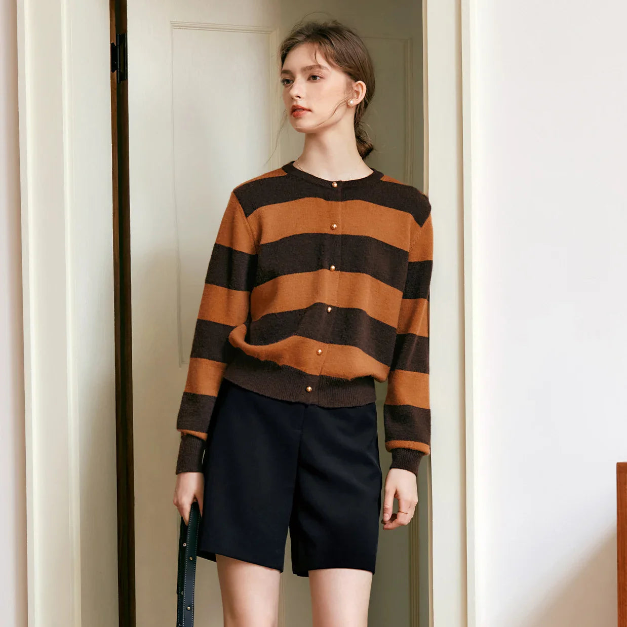Gestreifter Strickcardigan im lässigen französischen Stil